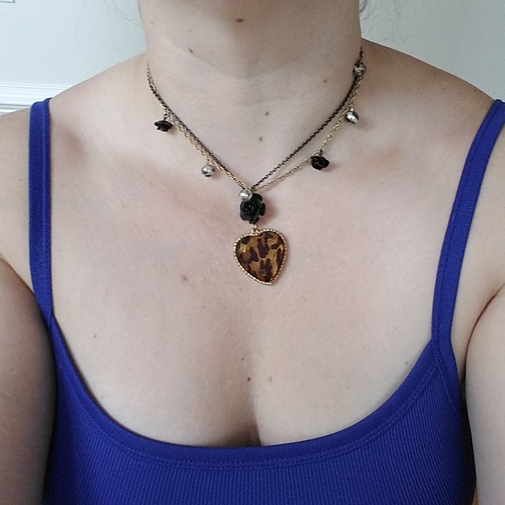 Betsey Johnson necklace - Picture 9 of 9